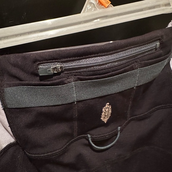 My Happy Place Leggings - feel like butter! - Picture 12 of 14